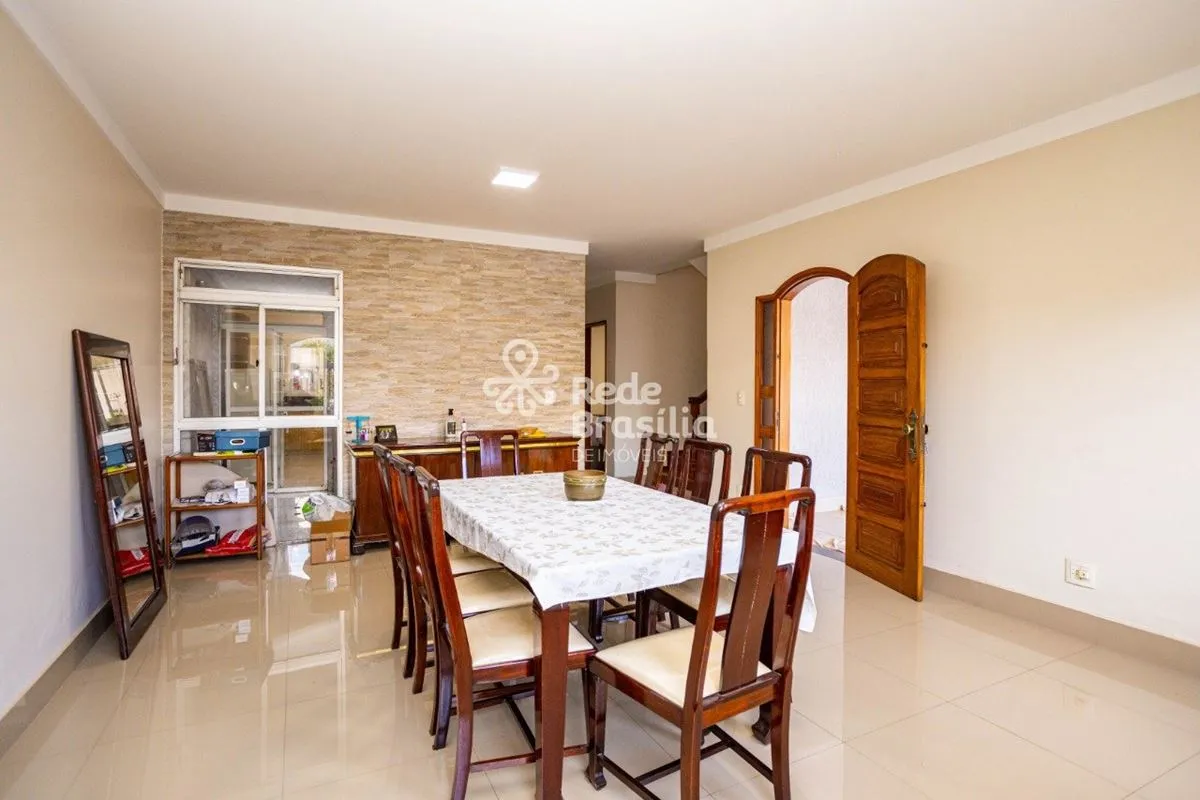 QE 26 | Casa Sobrado - Guará II Apresentamos este excelente sobrado na QE 26 do ...