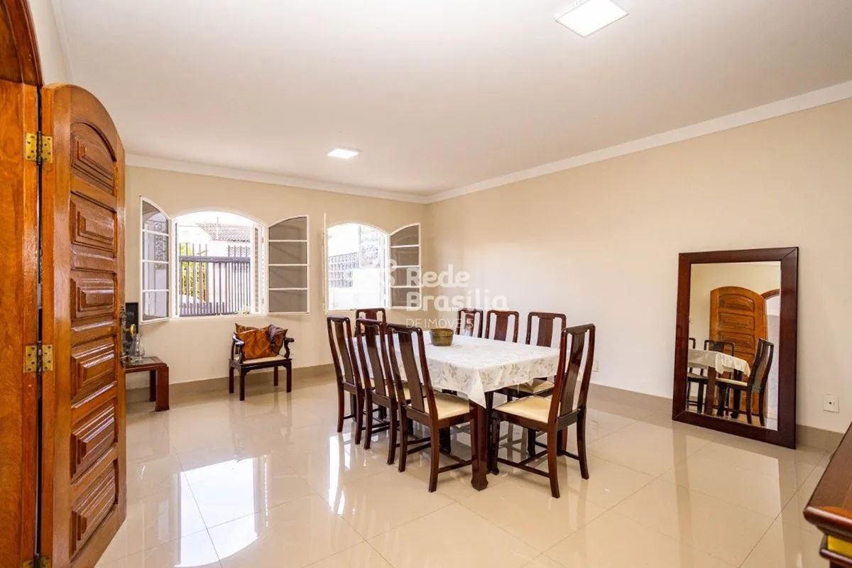 QE 26 | Casa Sobrado - Guará II Apresentamos este excelente sobrado na QE 26 do ...