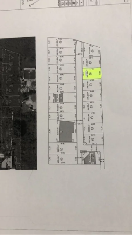 A GCASTRO IMÓVEIS VENDE !!!Ótimo lote plano Em área particular Com apenas 22 lot...