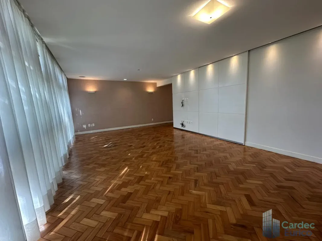 LOCAÇÃOApartamento com 140 m ² 3 quartos, sendo uma suíte com closet, todos clim...