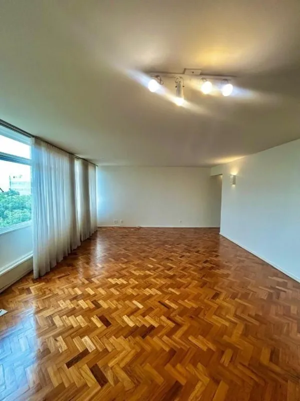 Viva o privilégio de morar em uma das quadras mais desejadas da Asa SulApresenta...