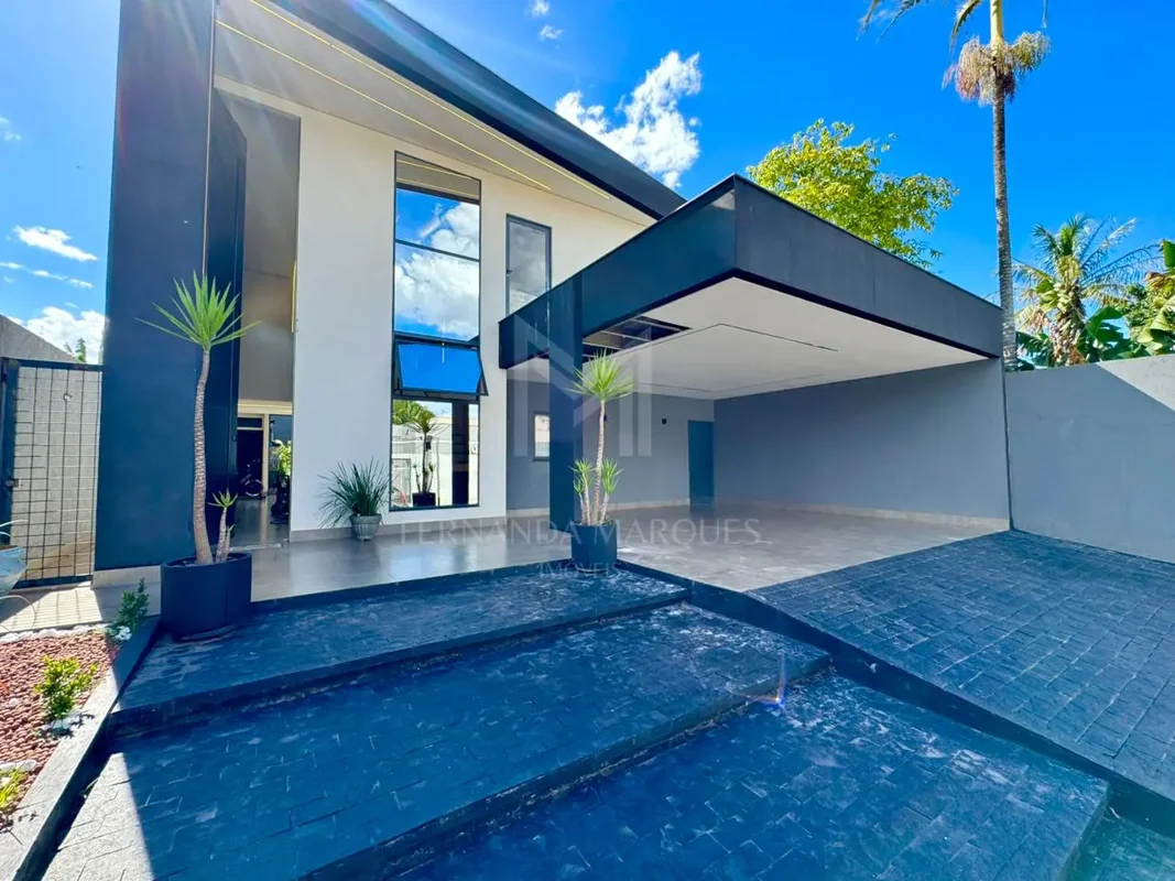 Fernanda Marques vende lindo sobrado moderno, em ótima localização!Lote com 370 ...