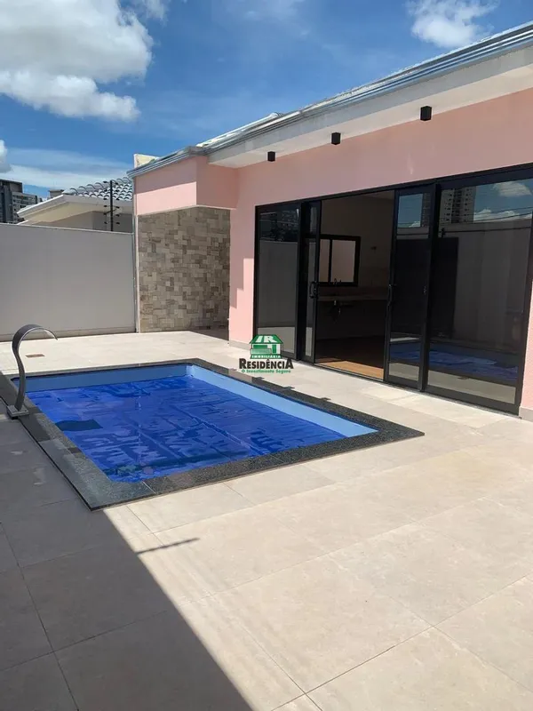 Casa JK Nova Capital- Área total 192m²- Área construída 110m²- 3 quartos sendo 2...