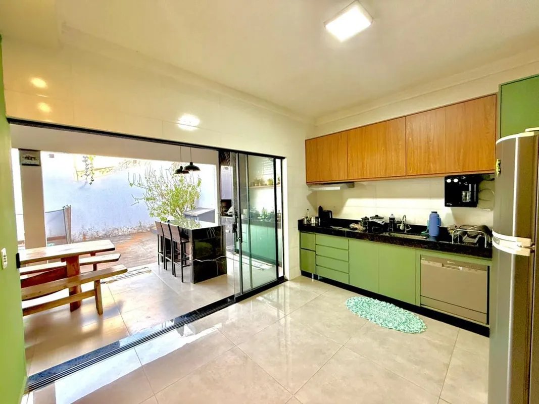 Casa de alto padrão de 3 quartos no Residencial Prado em Senador CanedoTamanho d...