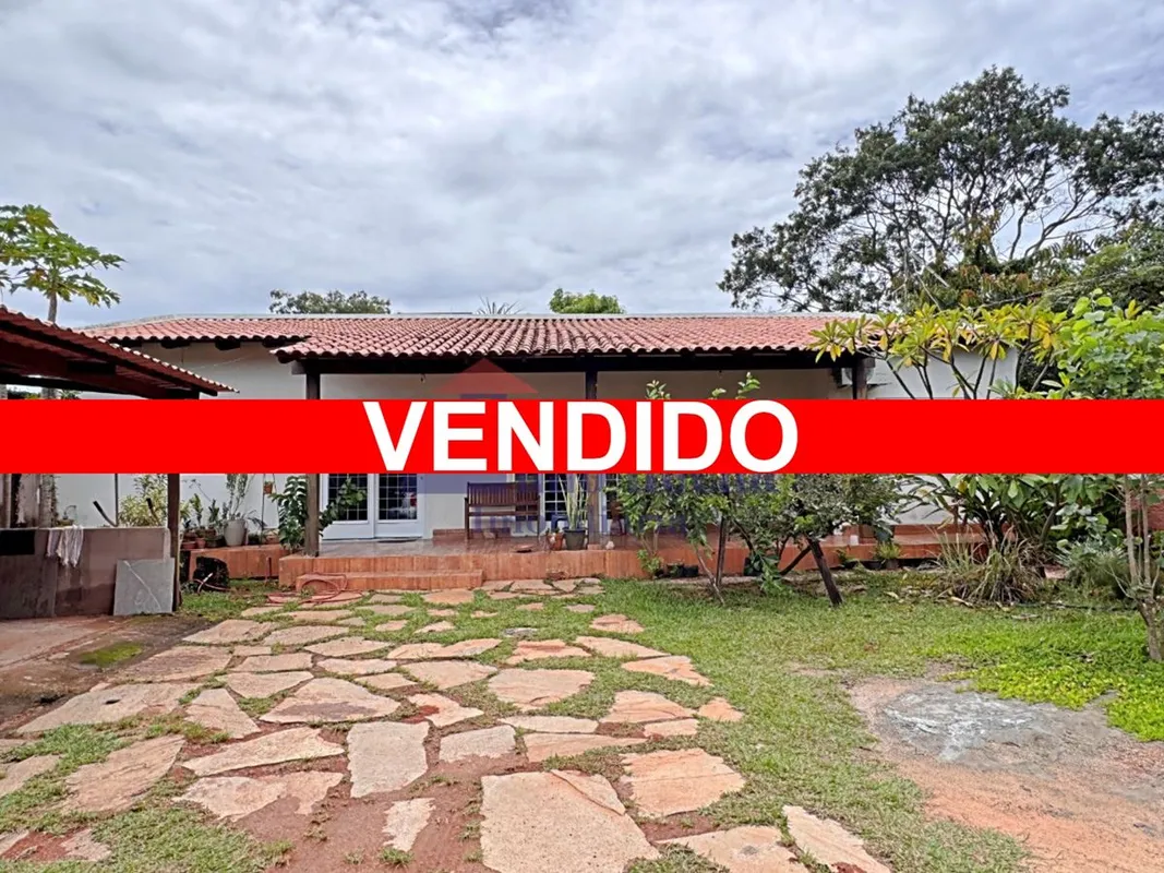 JULIO ROCHA IMOBILIÁRIA VENDE!ÓTIMA CASA COM APROXIMADAMENTE 120m² DE ÁREA CONST...