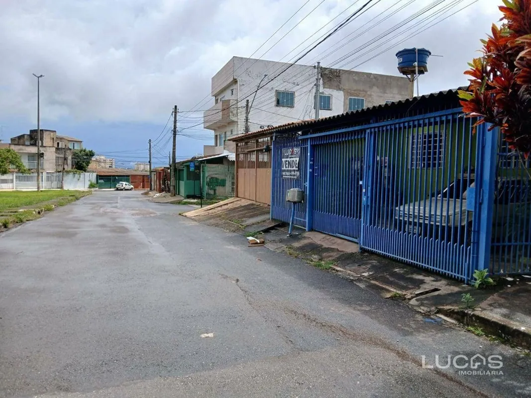 Casa QR 206 em excelente localização em Samambaia Norte. 2 QuartosC/Barraco de f...