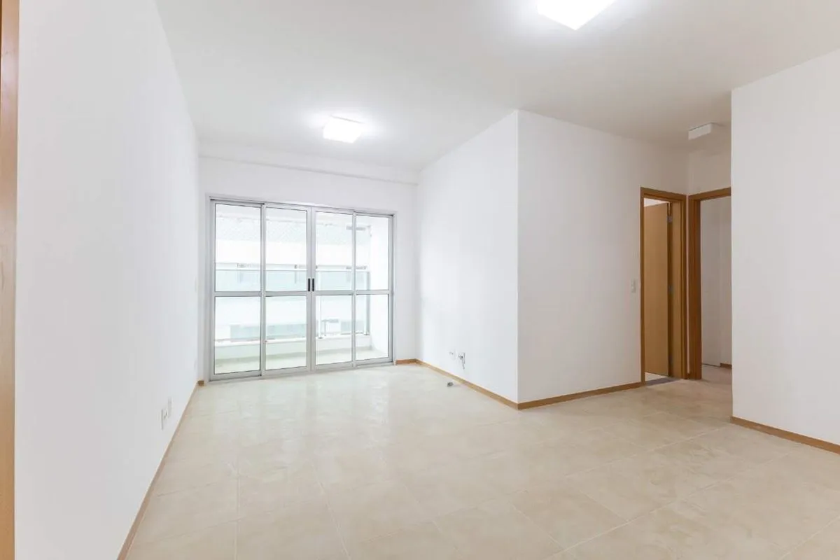 O imóvel dispõe de:- 2 quartos com armários, sendo 1 suíte- Sala com 2 ambientes...