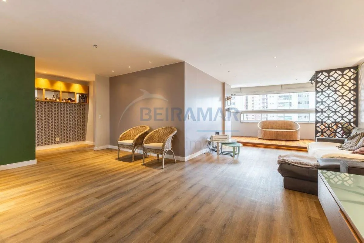 Reformado e com vista livre definitiva, este apartamento no Via Palácio do Sol c...