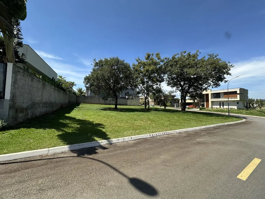 Lote de esquina 480m2;Lateral privativa;Proximo ao restaurante, portaria 1 e bri...