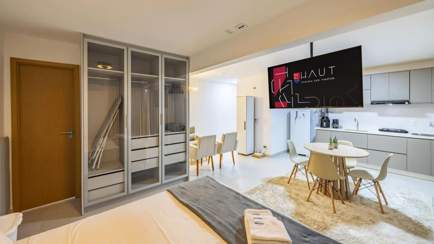 Este studio de 44 m² no Opus Gyro Vaca Brava está disponível para venda e também...