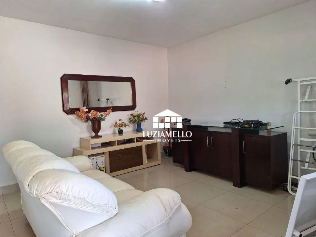 SOBRADO EM LOTE DE 300m² - DUAS RESIDÊNCIAS INDEPENDENTES | VISTA LIVRE.Excelent...