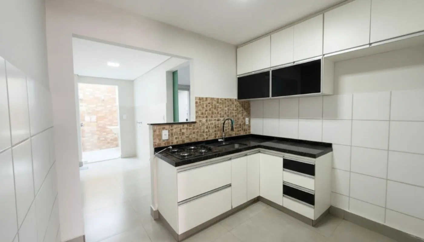 BAIXOU!!! Ótima Casa de 2 Quartos Adaptada para 3 com Suíte na QC 10 do Jardins ...