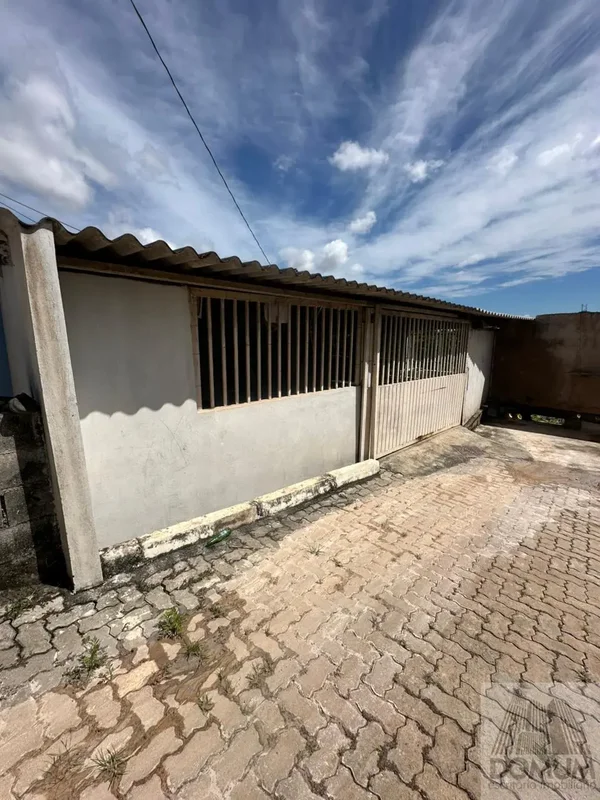 OPORTUNIDA DE CASA ARNIQUEIRAS: CONDOMINIO BEIJA FLOR - Distribuição interna:- 3...