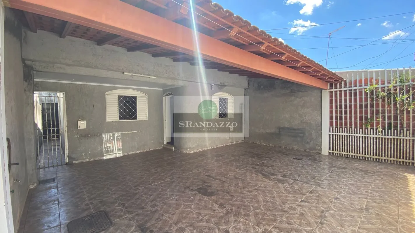 * - VENDO CASA DE 02 QTOS, EM EXCELENTE LOCALIZAÇÃO:* - QNO 13, SETOR O;* - Exce...