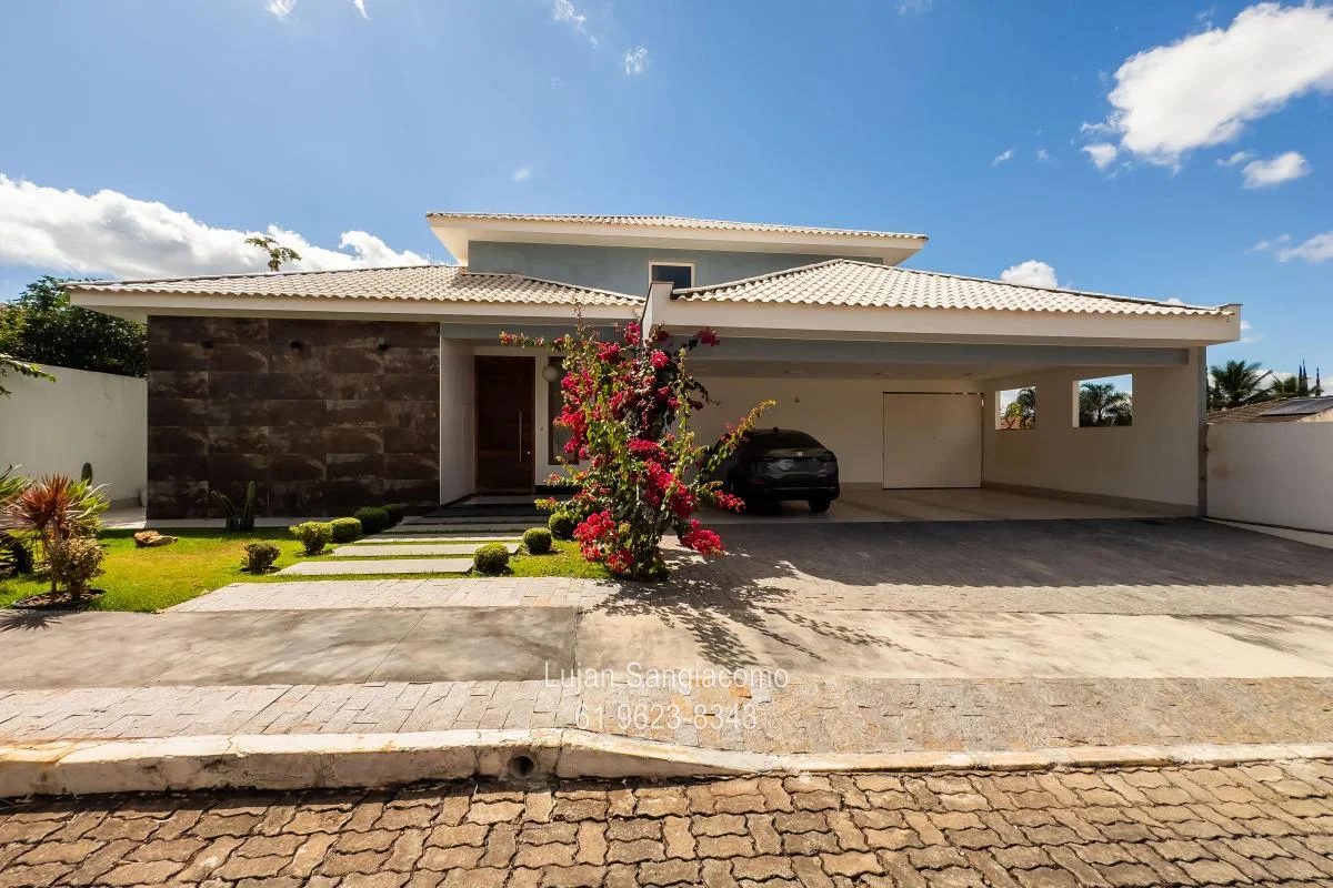 CASA DE LUXO À VENDA – CONDOMÍNIO SOLAR DE BRASÍLIA – QUADRA 03Apresentamos esta...