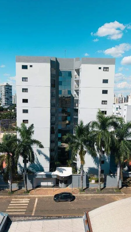 Apartamento Mobiliado no 4º andar com aproximadamente 147m², contendo: 03 Quarto...