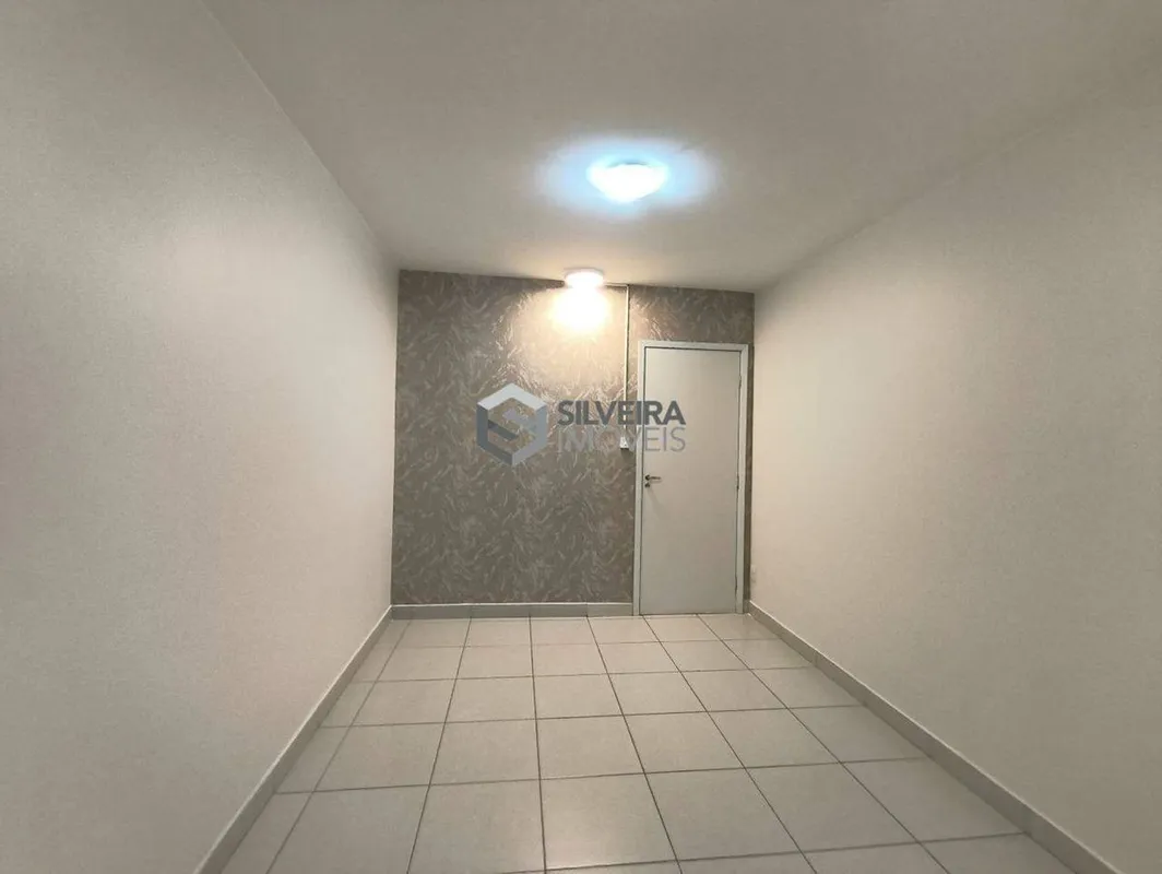 Descubra um espaço comercial que pode ser perfeito para o seu negócio: uma sala ...