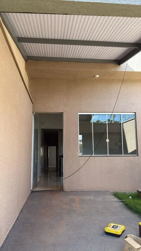 Casa 02 quartos sendo 1 suite com garagem e área nos fundos 26/02/26