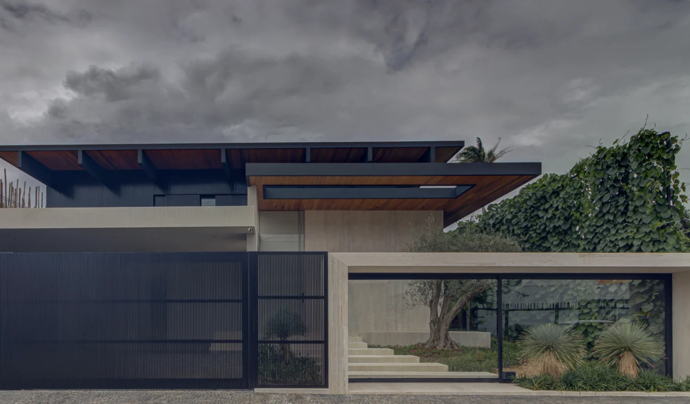 Essa Belíssima residência acabou de ficar pronta, localizada no coração do lago ...