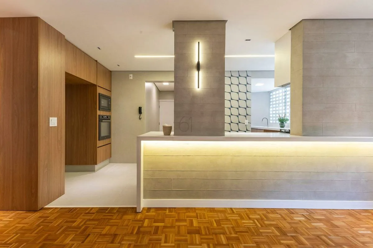 Um imóvel único na Asa Sul, onde arquitetura, design e a natureza se encontram.I...