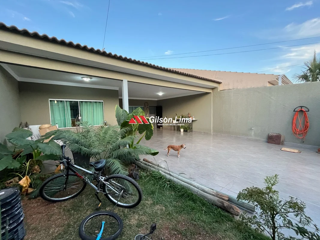 ** 4 Quartos ( 2 SUÍTES ) - Área Gourmet com churrasqueira - Rua 12 com Acesso à...