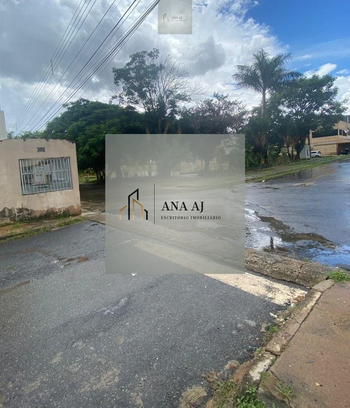 ANA IMÓVEIS ANUNCIA:OPORTUNIDADE: CASA DE ESQUINA, LOTE GRANDE, AREJADA, TODA FO...