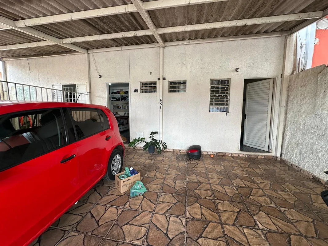 Se você busca uma casa espaçosa e bem localizada em Taguatinga Norte, esta oport...