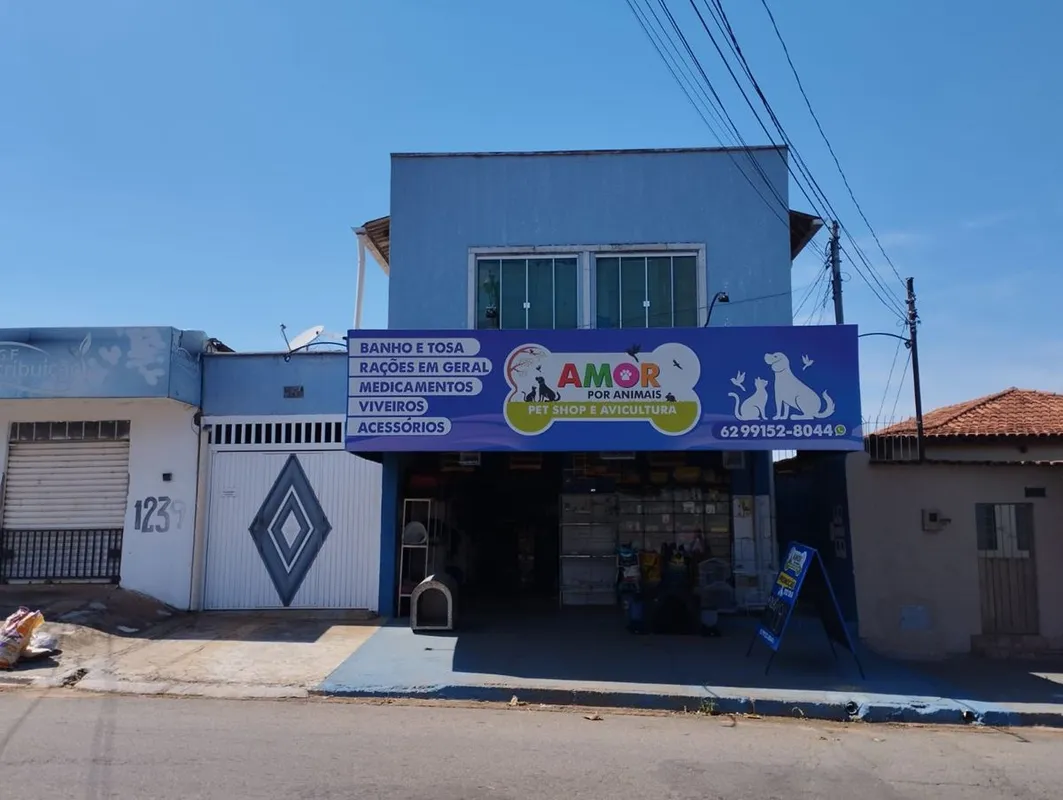 Imóvel urbano onde funciona uma empresa particular. Com sala comercial usada par...