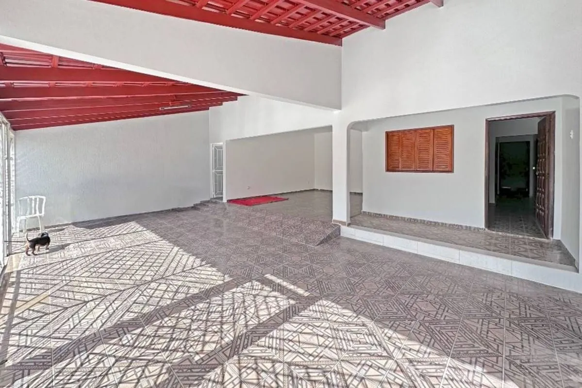 Casa toda reformada 3 quartos, sendo 1 suíte, 2 salas, cozinha, área de serviço,...