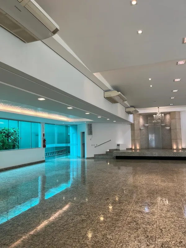 O ponto comercial/loja/box no bairro Setor Pedro Ludovico possui 565 metros quad...