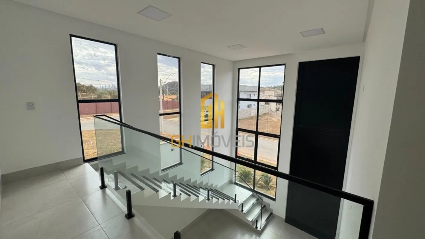 GH2214Sobrado com 3 quartos no Jardins Porto, em terreno com 333m² com 199m² de ...