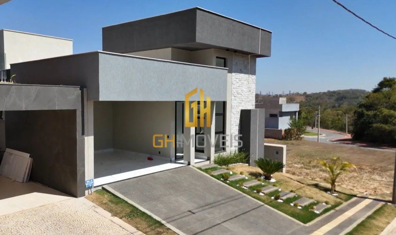 GH2216Casa com 3 quartos no Jardins Barcelona, em terreno com 300m² com 150m² de...
