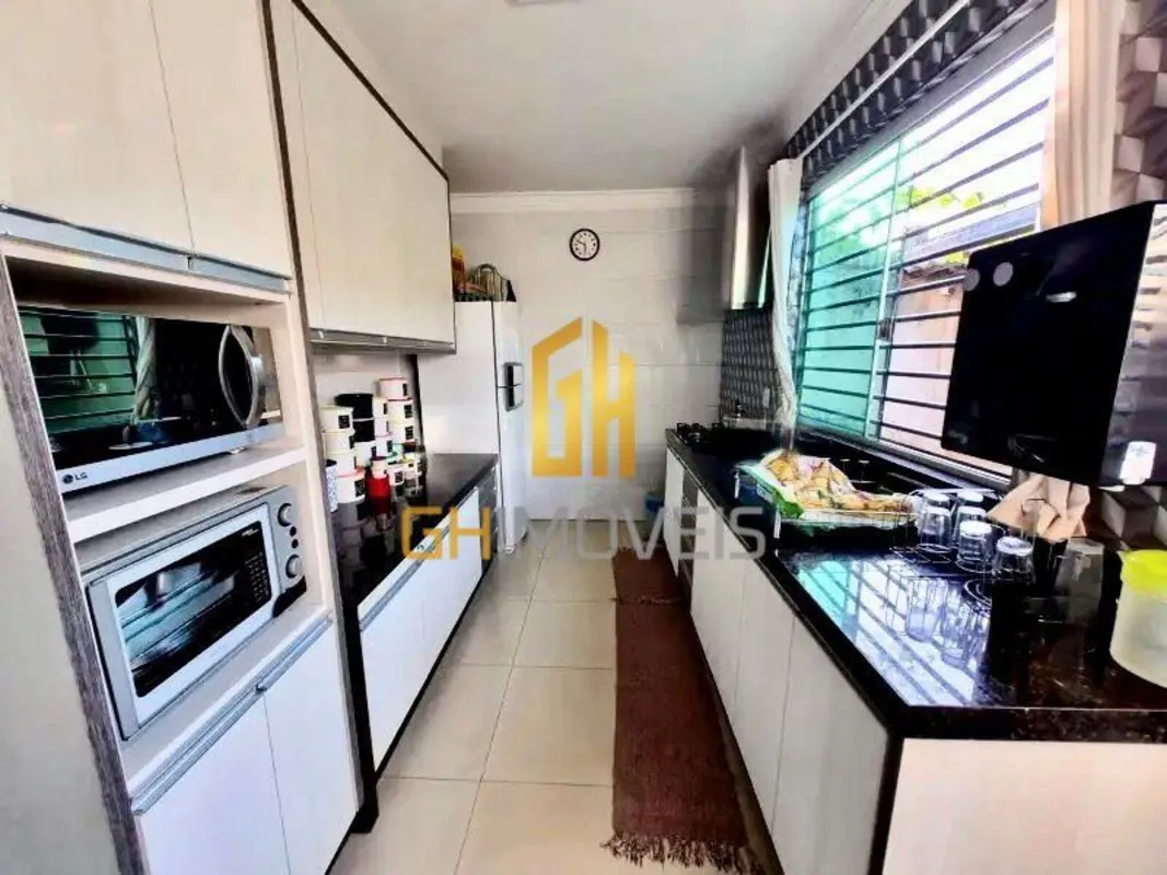 GH2217Casa com 3 quarts no Jardim Presidente, em terreno com 180m² com 102m² de ...