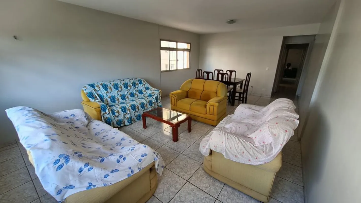 Imóvel muito conservado ao lado da catedral da rua 10;4Q sendo 1S;3 Banheiros;Sa...