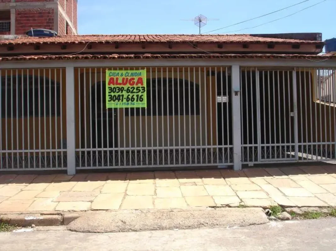 Venha conhecer seu novo lar!Ótima casa toda na lajeCom 3quartos sendo um suíte C...