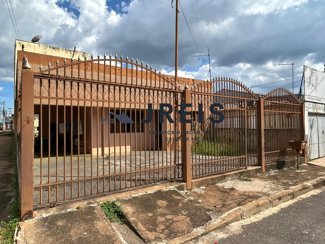 JREIS ESCRITÓRIO IMOBILIÁRIAImóvel sendo:* 3 quartos; * 1 banheiro social; * Sal...