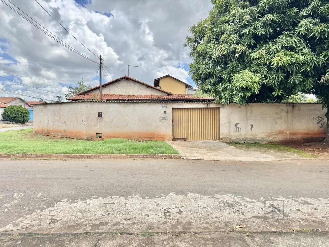 Casa de esquina a venda no bairro Jardim MarilizaLocalizado próximo de supermerc...