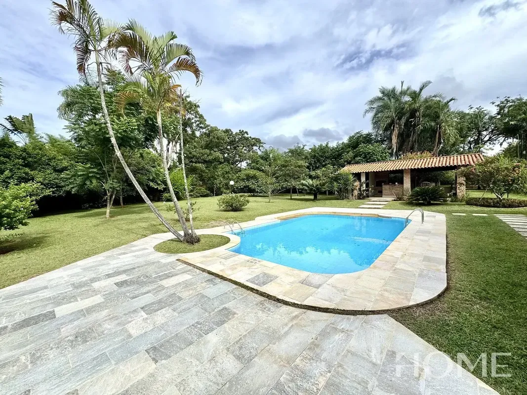 SHIS QI 23 - Conjunto 3 - Casa 18Sobrado imponente em lote amplo, com arquitetur...