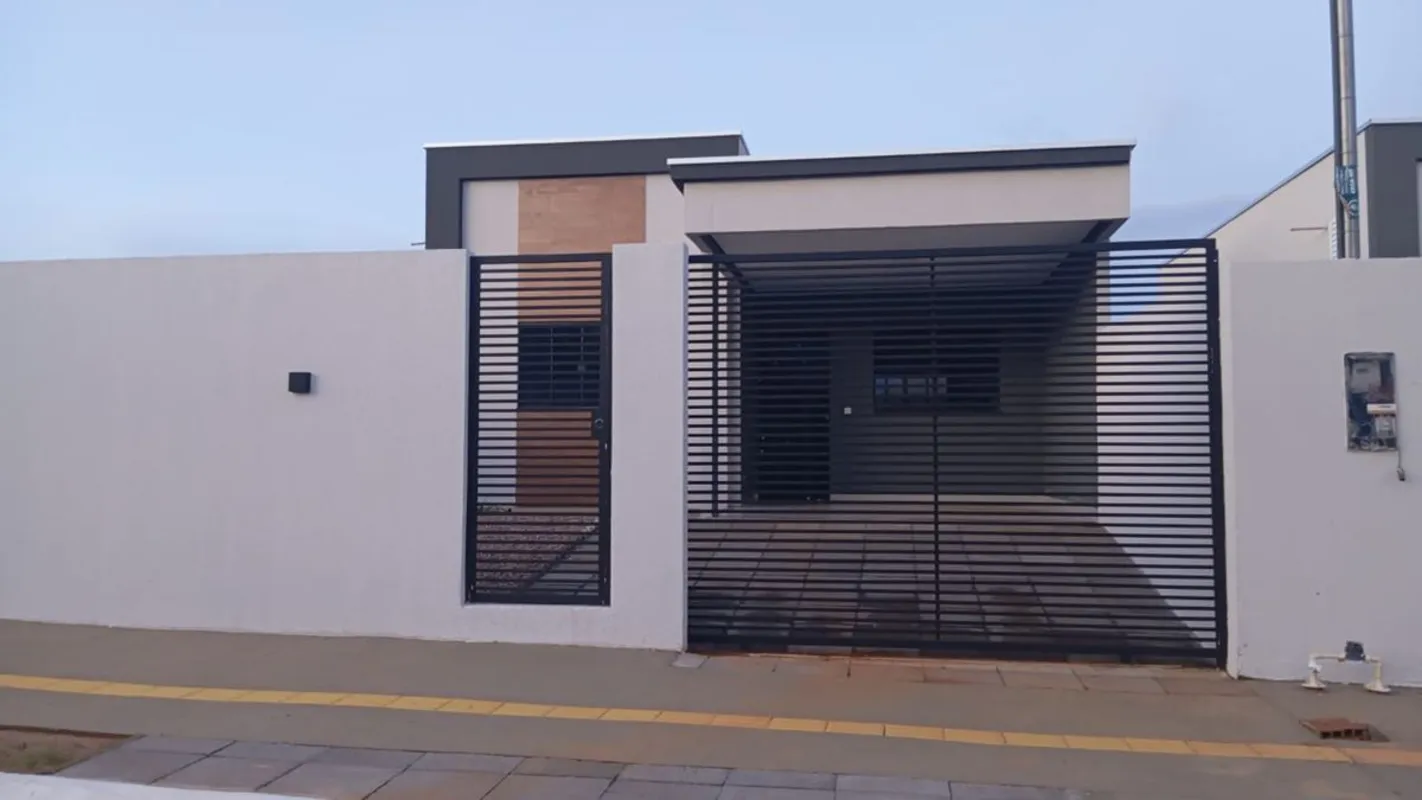 CASA COM 2 QUARTOS SENDO 1 SUITECOZINHASALAGARAGEM 75,5 M² CONSTRUIDOS EM 225M² ...