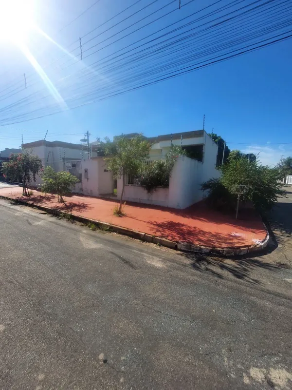 ??? Imóvel com excelente localização, a apenas 2 minutos do centro!Localizado no...