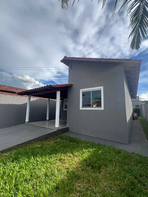 Casa 3 quartos sendo 1 suíte, área construída 111m2, lote 292m2, 2 banheiros, sa...