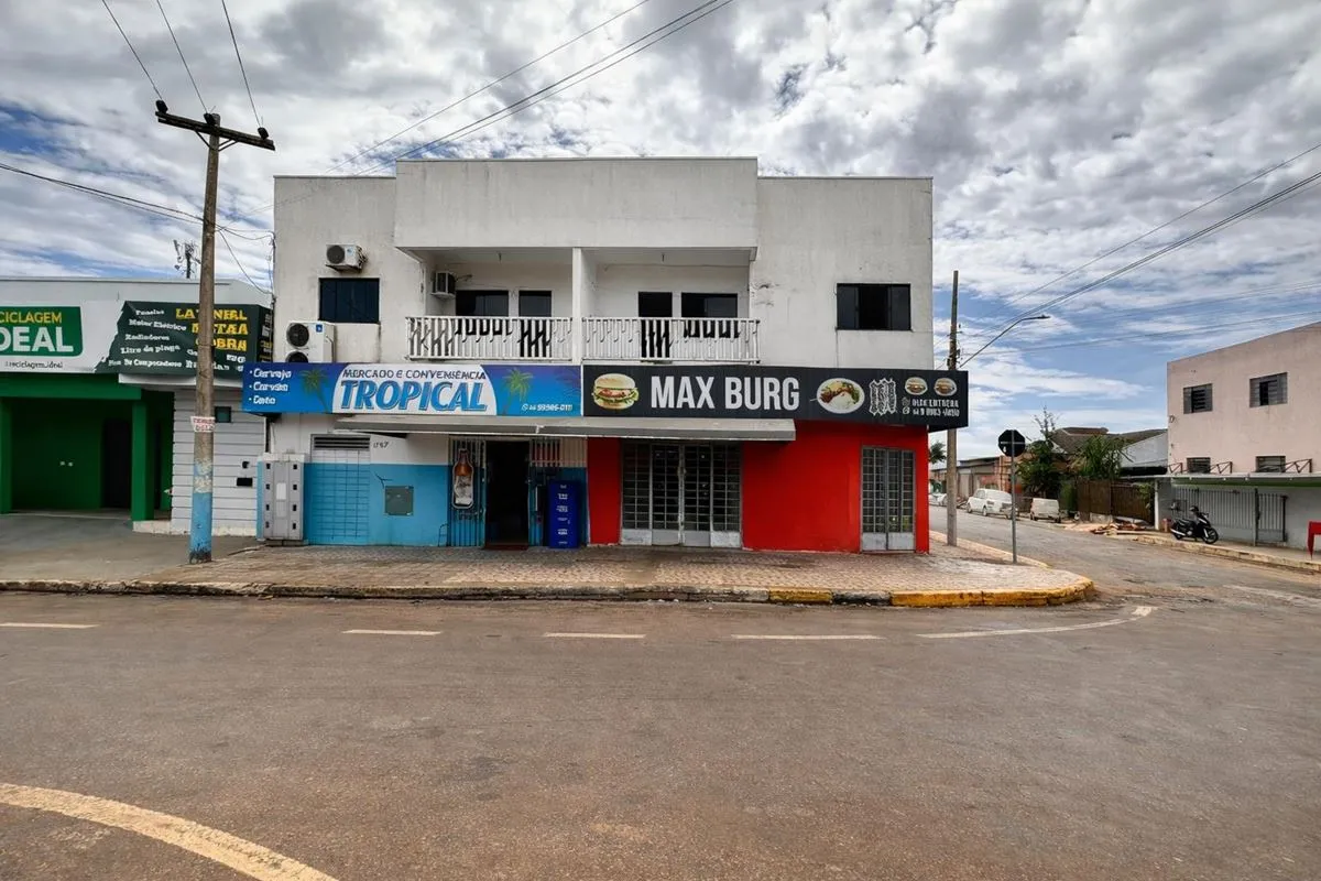 Prédio com 2 Apartamentos o 1 contendo 3 quartos, sala, cozinha, banheiro e jard...