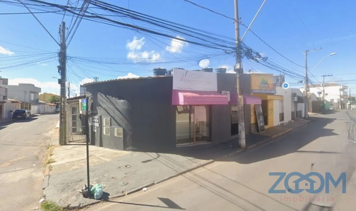 EXCELENTE COMPLEXO COM 2 LOJAS - MUITO BEM LOCALIZADO NA QR 02 PRÓXIMO A PRAÇA C...