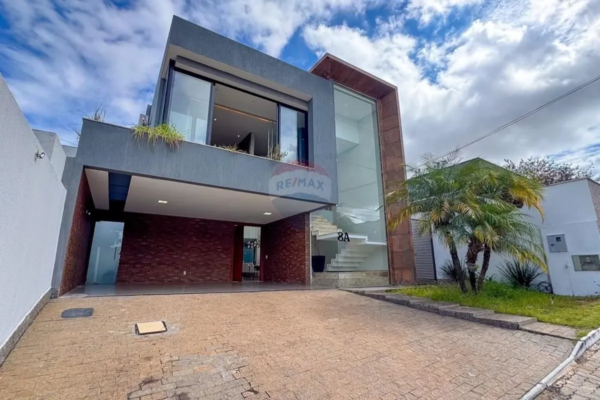 SOBRADO NOVO | 400m² CONSTRUÍDOS | 4 SUÍTES | PISCINA AQUECIDA | CONDOMÍNIO FECH...