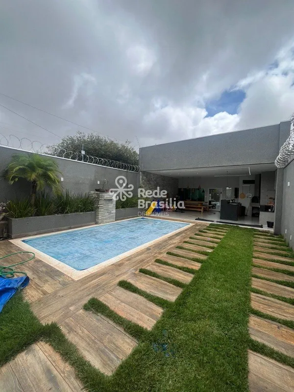 QS 05 | Casa 3 Quartos sendo 1 Suíte com 2 Vagas de Garagem Cobertas - Samambaia...