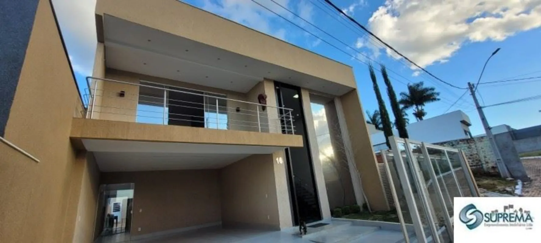  EXCELENTE OPORTUNIDADE VENDO CASA MODERNA DE ALTO PADRÃO COM 320M² DE ÁREA CONS...