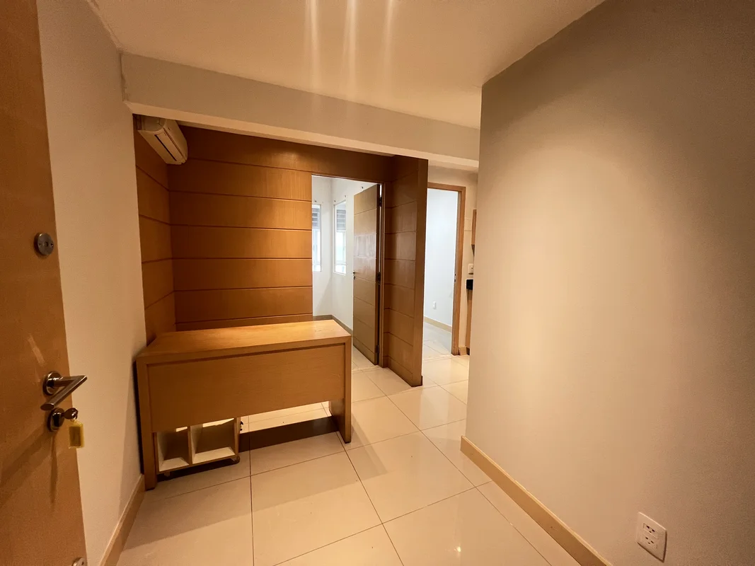 ÓTIMA SALA REFORMADA Localizada no coração de Brasília Sala dividida com recepçã...