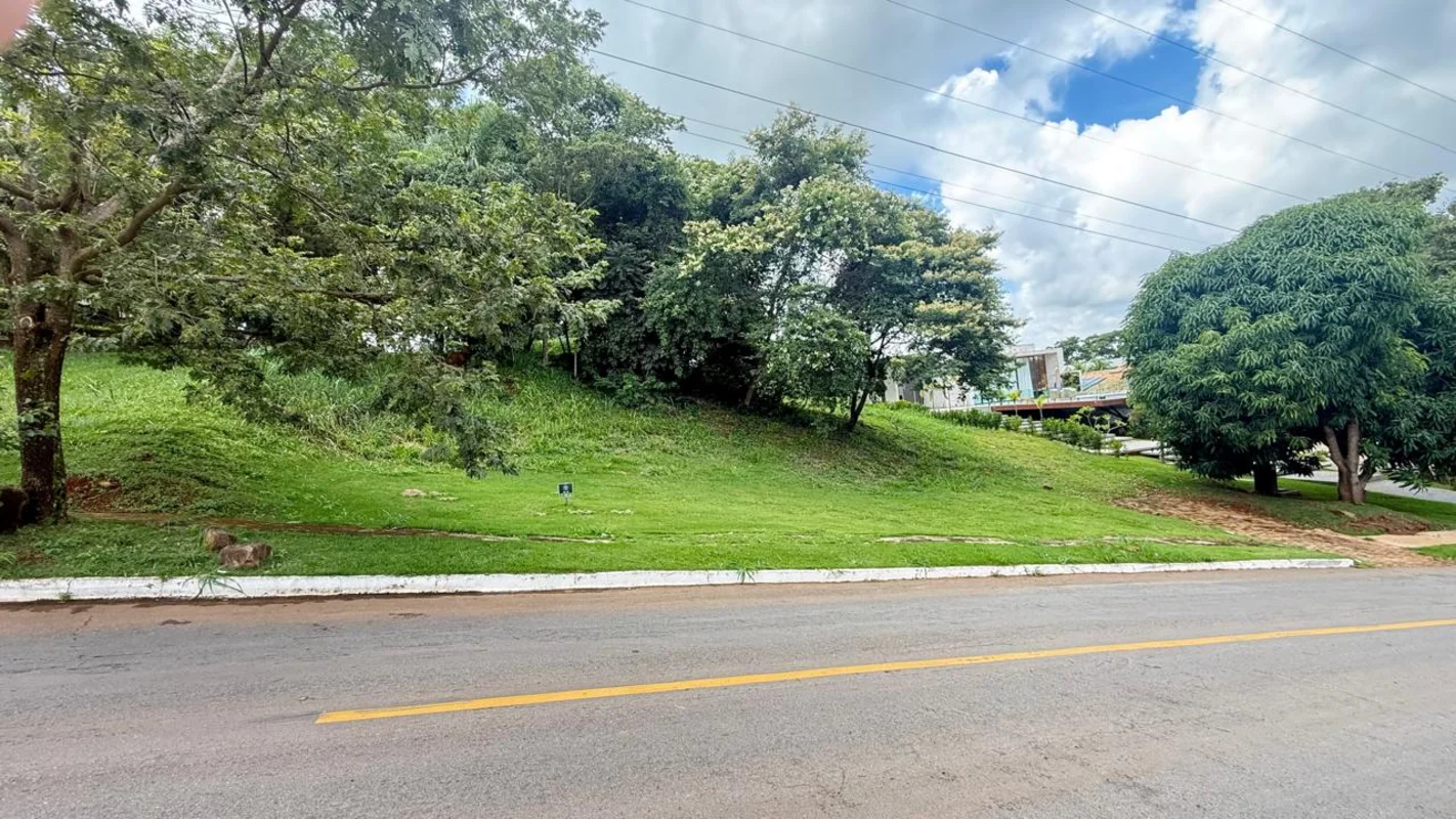 Terreno exclusivo, amplo e imponente, é ideal no ponto mais alto do Aldeia do Va...