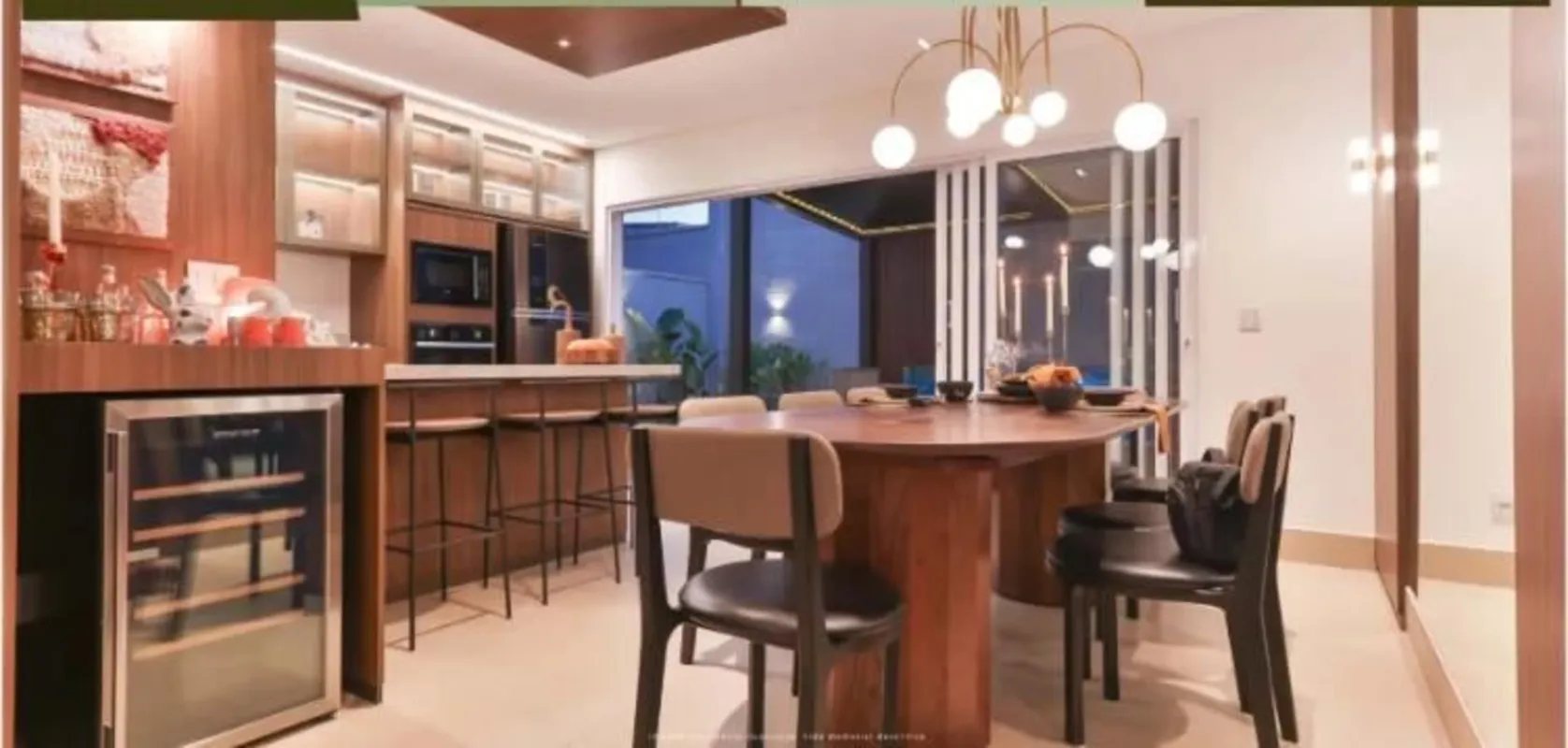 Sobrado em Condomínio Fechado, localizado a menos de 01 km do Shopping Flamboyan...