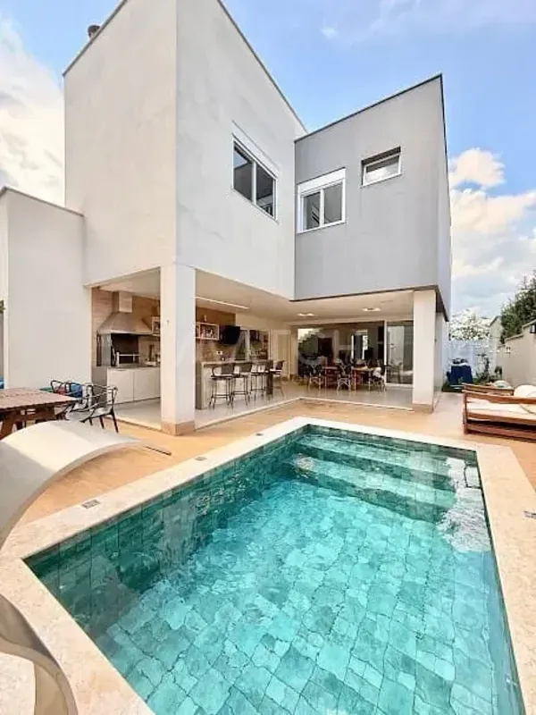 Sobrado à venda com 5 quartos sendo 4 suites, no Jardins Valência, Goiânia, GOTe...